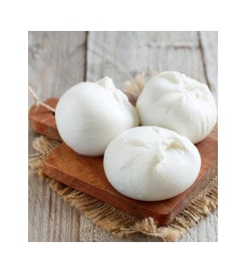 La differenza tra mozzarella e burrata: due formaggi freschi a pasta filata a confronto